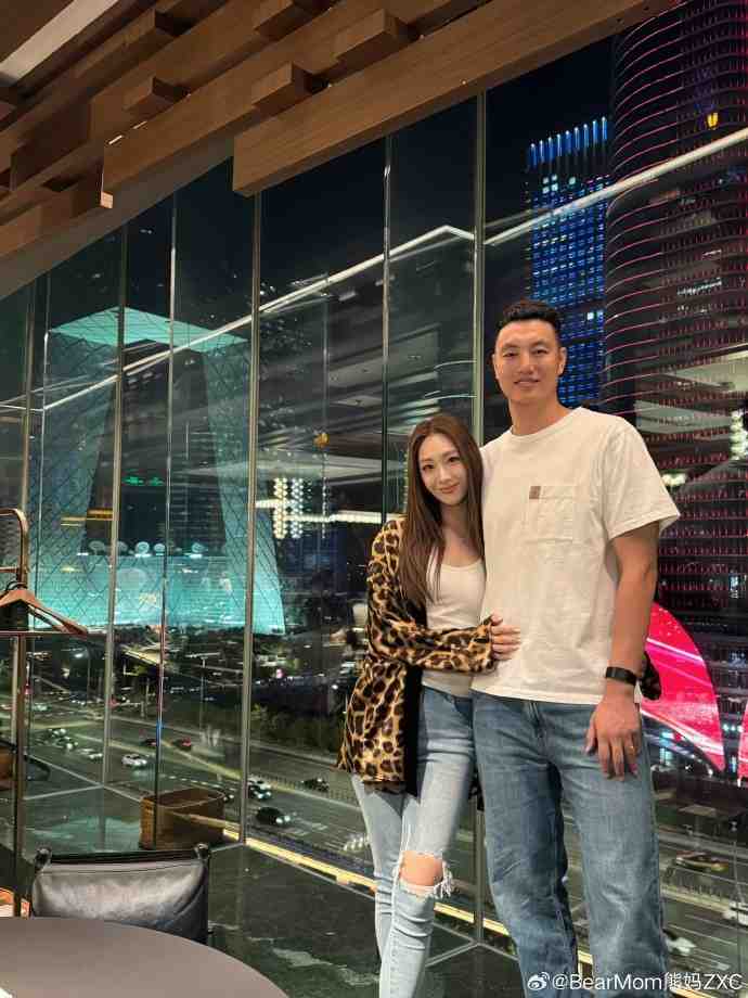 甜蜜暴击！翟晓川的妻子晒合照：九周年啦 爱你